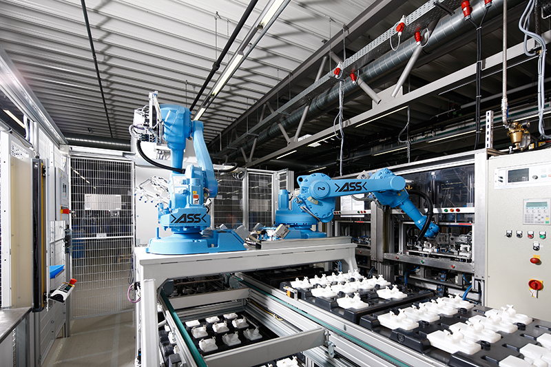 Robotic injection molding ensures millimeter-perfect consistency. 
